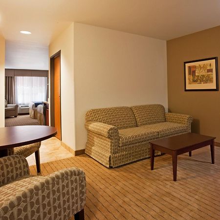 Holiday Inn Express Hotel & Suites Antigo By Ihg Extérieur photo