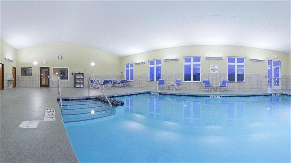 Holiday Inn Express Hotel & Suites Antigo By Ihg Extérieur photo