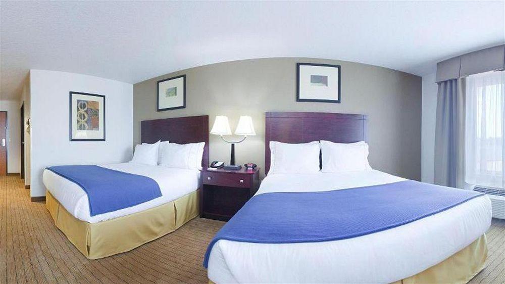 Holiday Inn Express Hotel & Suites Antigo By Ihg Extérieur photo