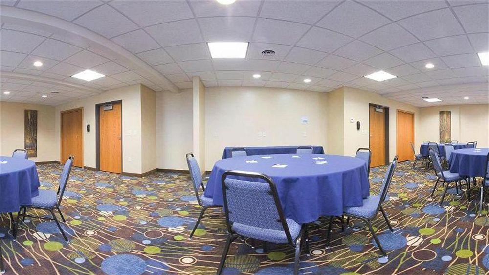 Holiday Inn Express Hotel & Suites Antigo By Ihg Extérieur photo