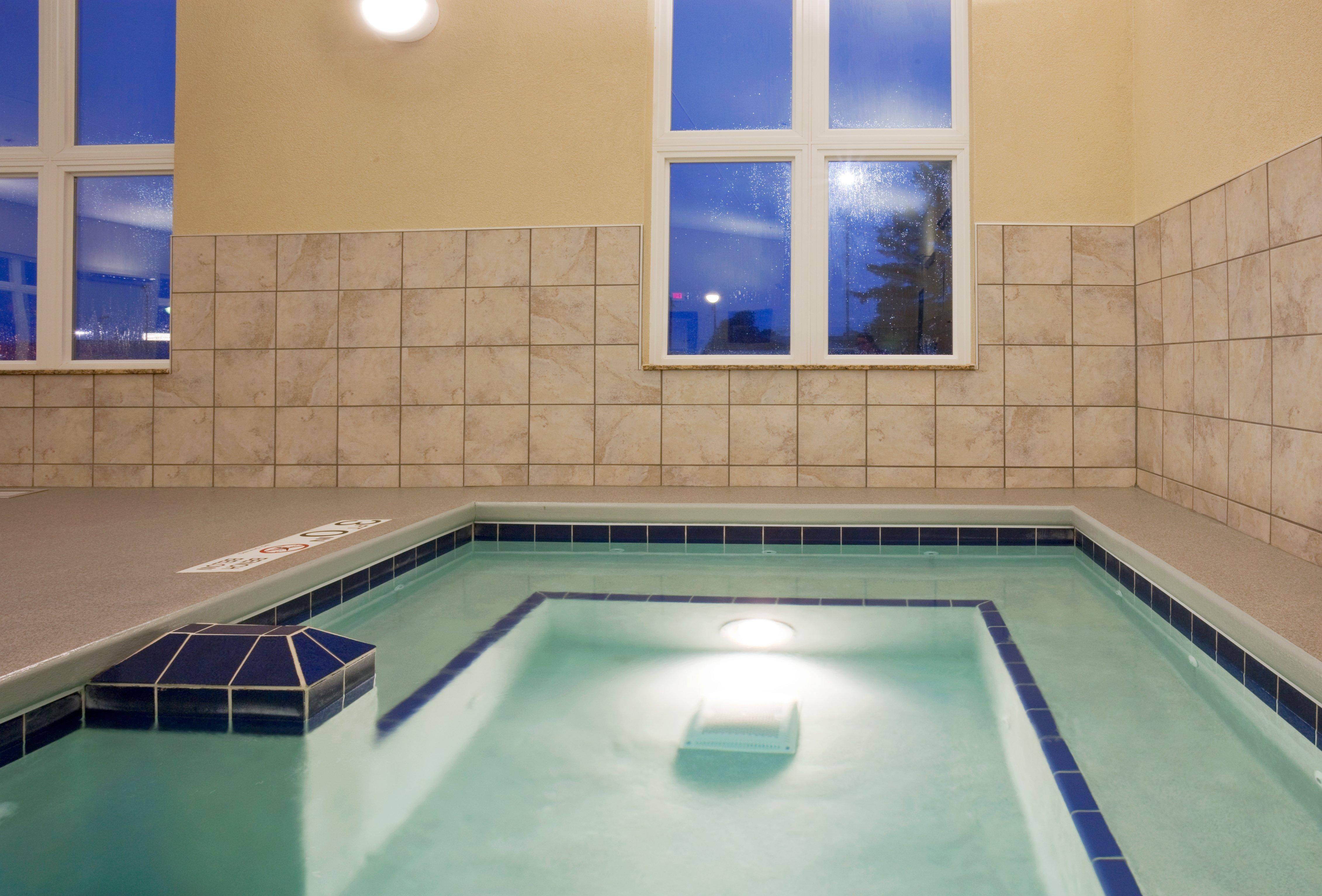 Holiday Inn Express Hotel & Suites Antigo By Ihg Extérieur photo