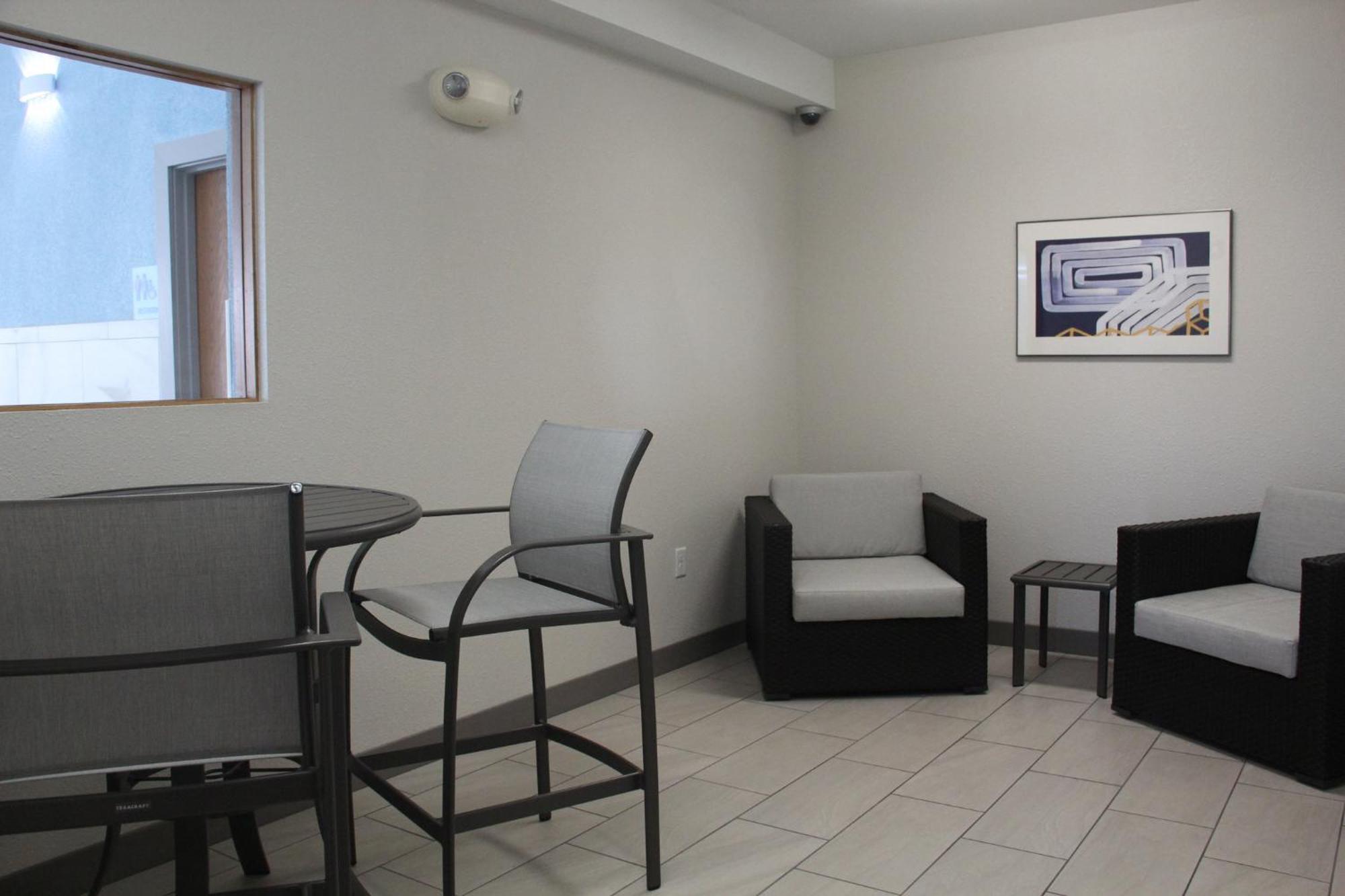Holiday Inn Express Hotel & Suites Antigo By Ihg Extérieur photo