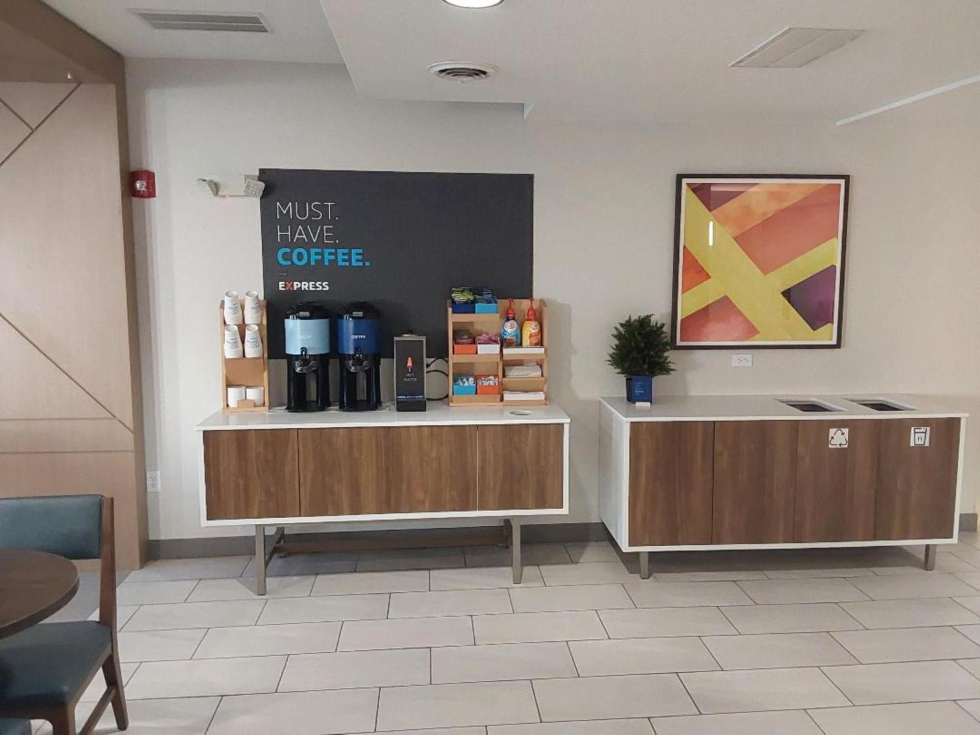 Holiday Inn Express Hotel & Suites Antigo By Ihg Extérieur photo