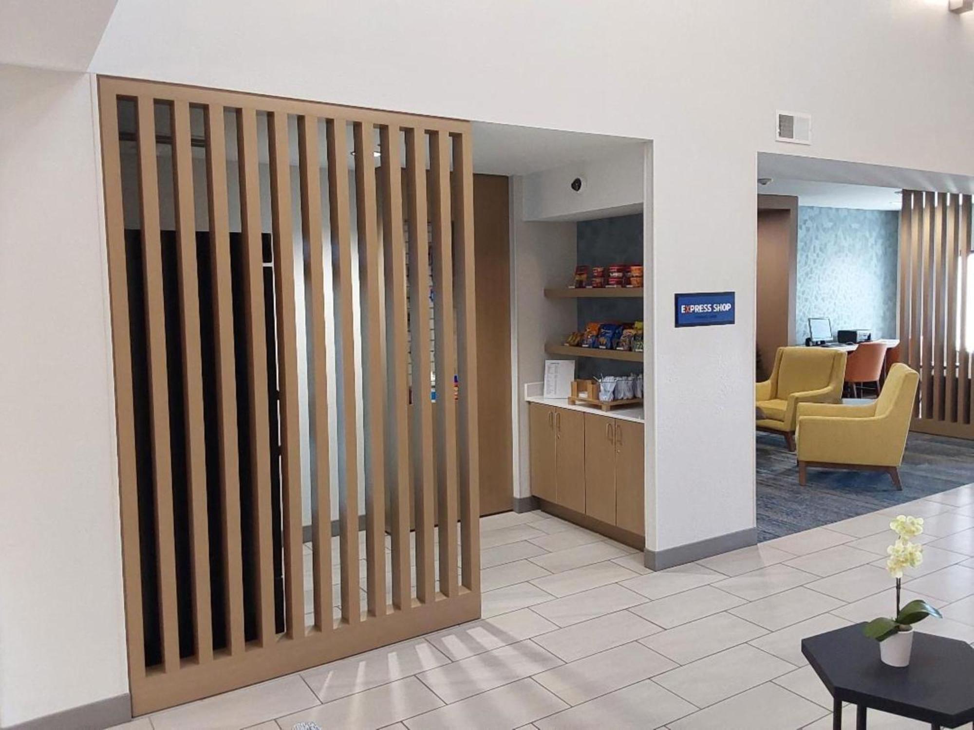 Holiday Inn Express Hotel & Suites Antigo By Ihg Extérieur photo