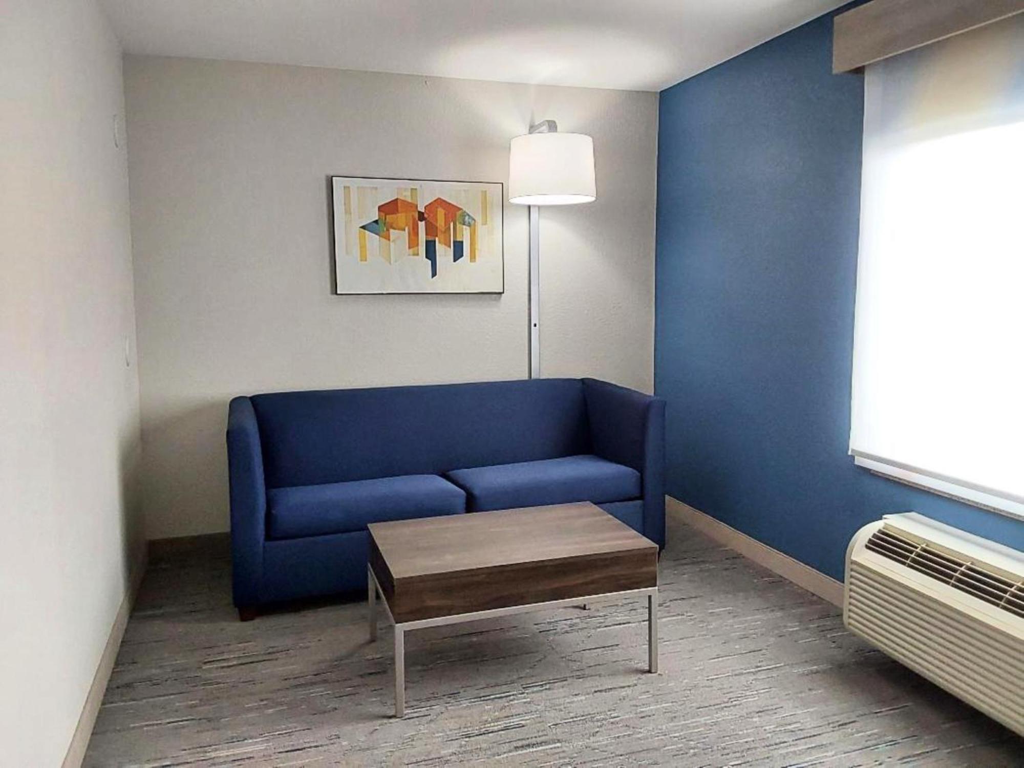 Holiday Inn Express Hotel & Suites Antigo By Ihg Extérieur photo