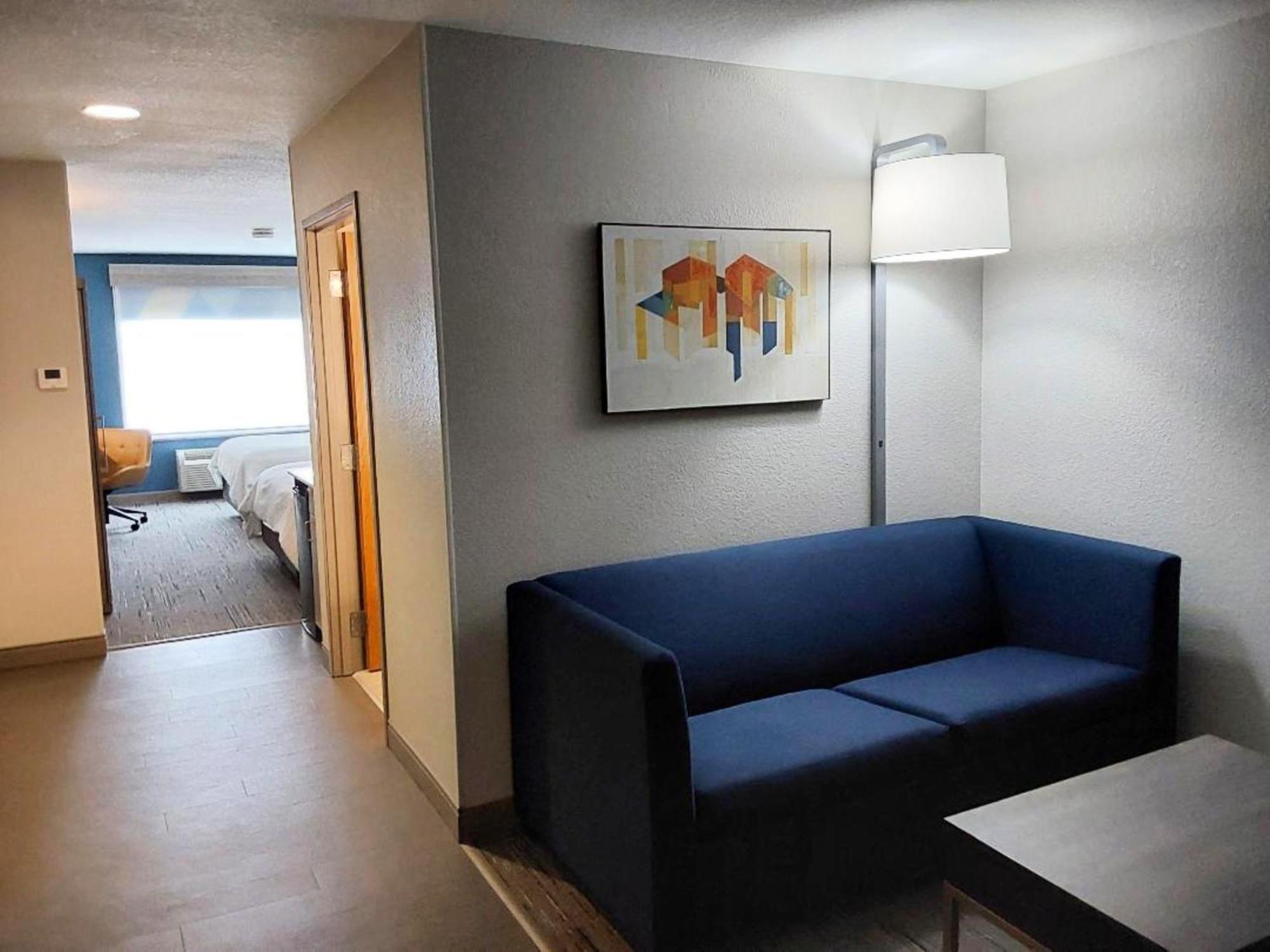 Holiday Inn Express Hotel & Suites Antigo By Ihg Extérieur photo
