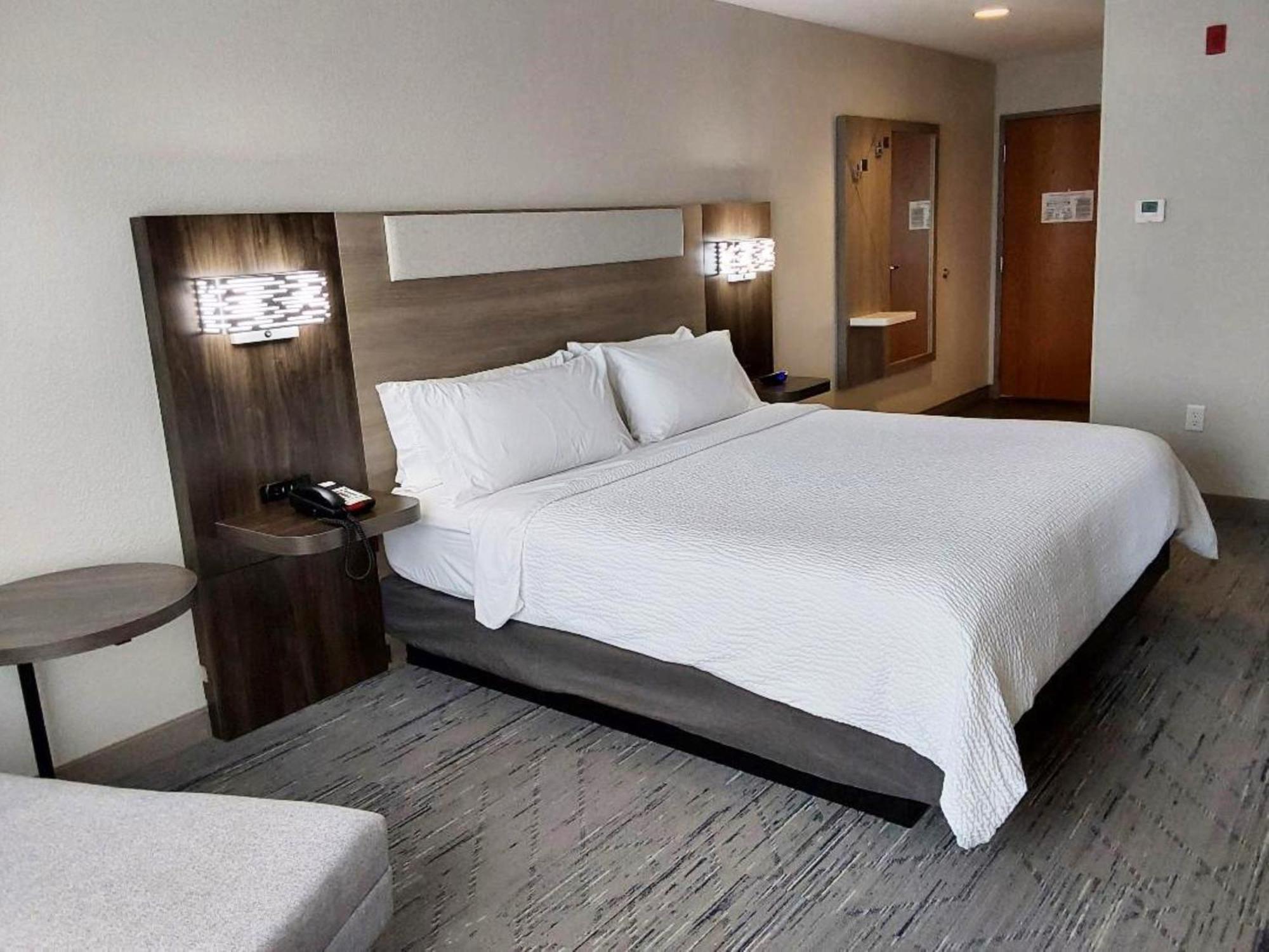 Holiday Inn Express Hotel & Suites Antigo By Ihg Extérieur photo