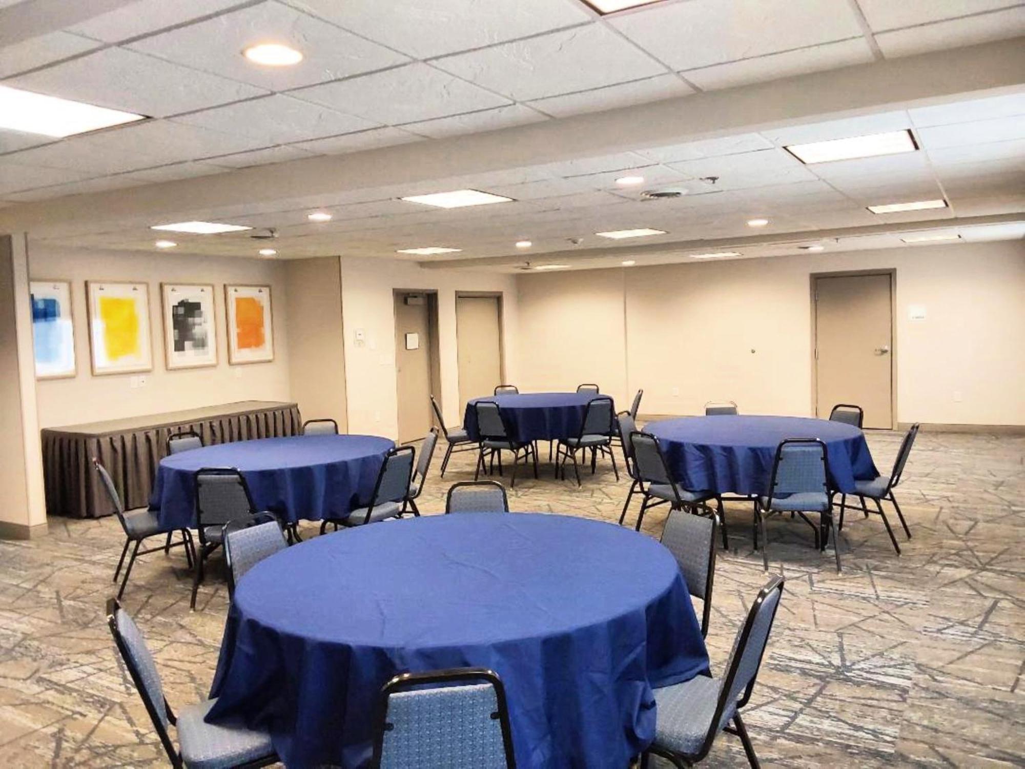 Holiday Inn Express Hotel & Suites Antigo By Ihg Extérieur photo