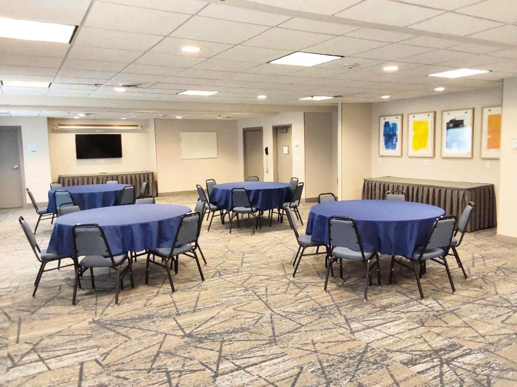 Holiday Inn Express Hotel & Suites Antigo By Ihg Extérieur photo