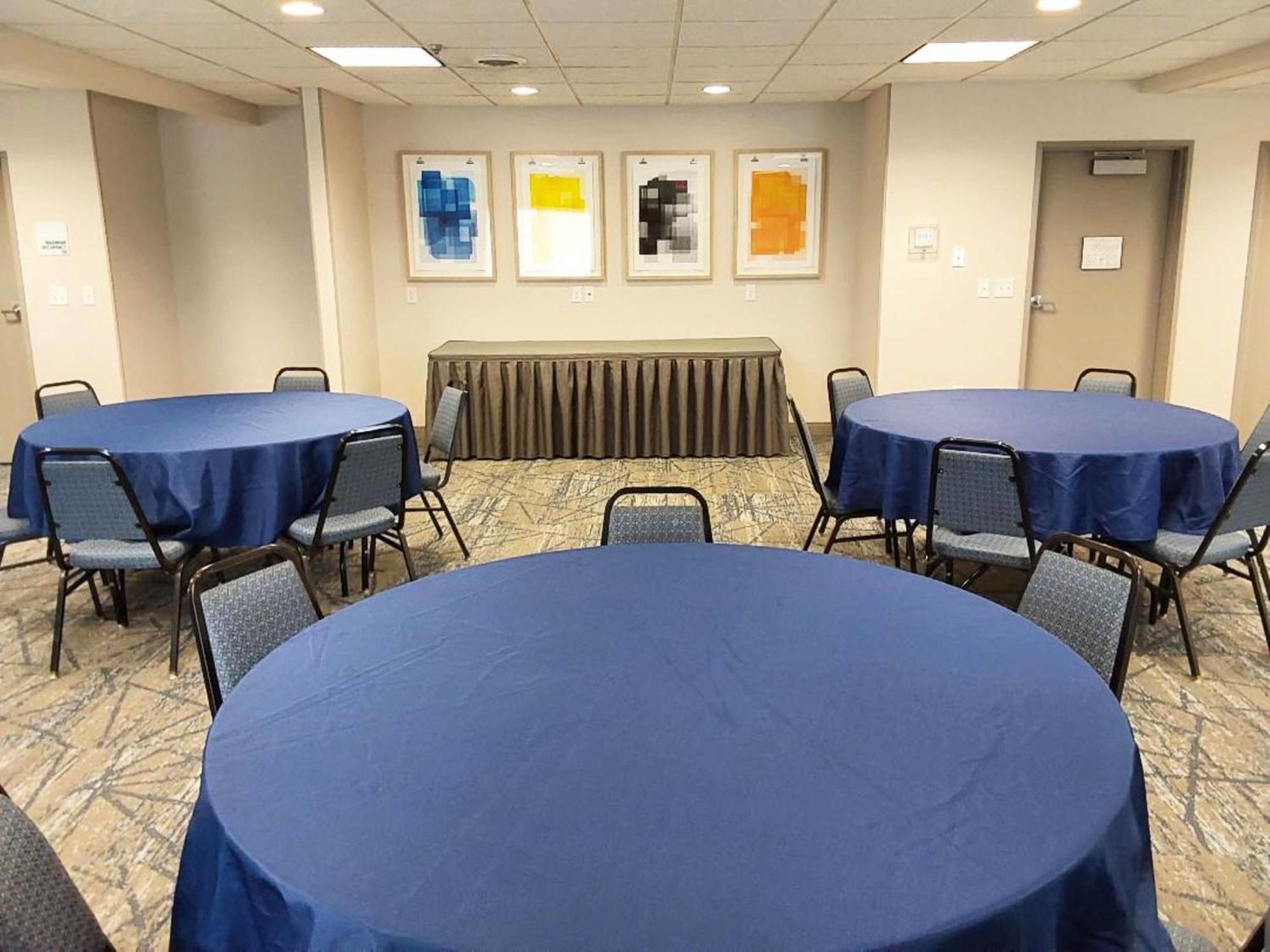 Holiday Inn Express Hotel & Suites Antigo By Ihg Extérieur photo