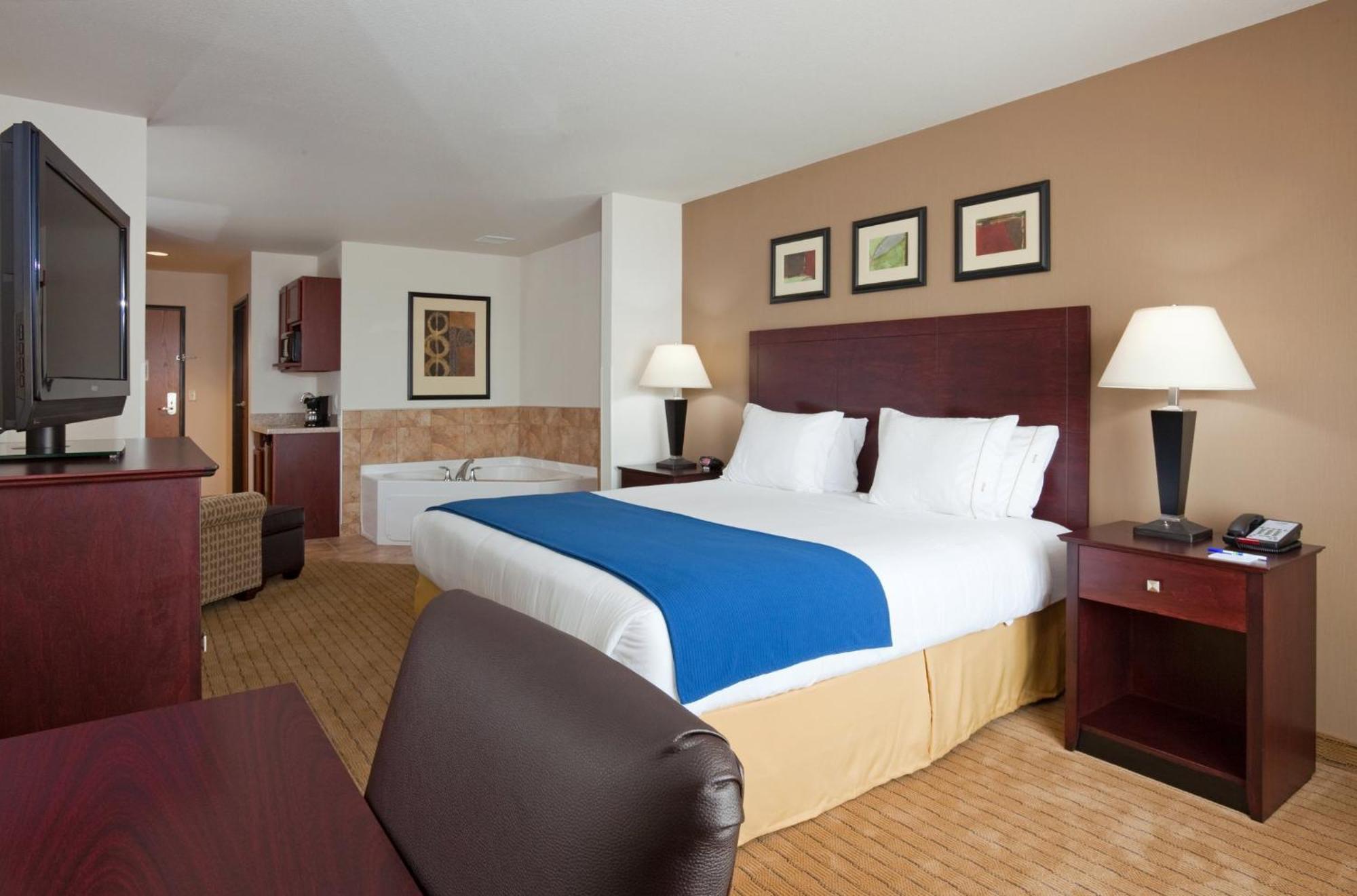 Holiday Inn Express Hotel & Suites Antigo By Ihg Extérieur photo