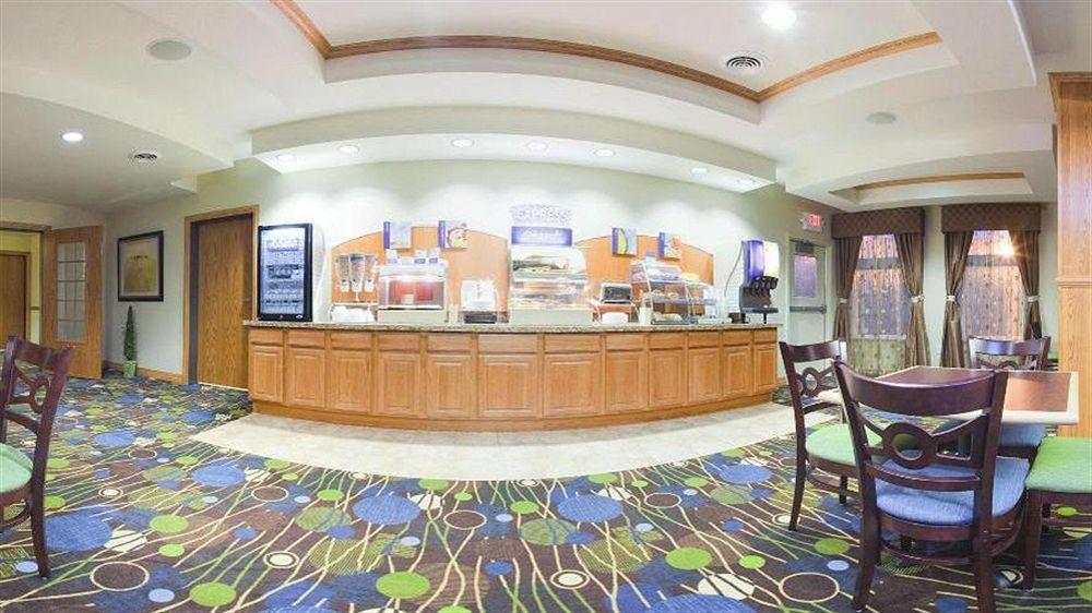 Holiday Inn Express Hotel & Suites Antigo By Ihg Extérieur photo