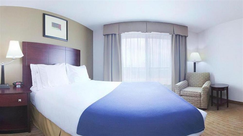 Holiday Inn Express Hotel & Suites Antigo By Ihg Extérieur photo